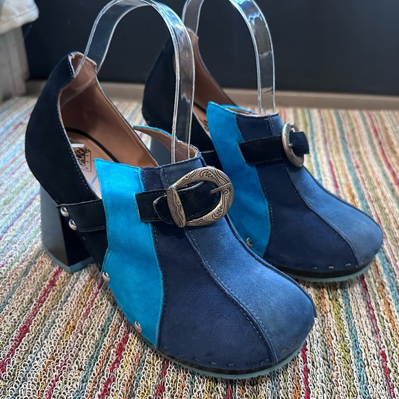 Fluevog NEARLY NEW Summer of Love Amor 60s-inspired blue suede clog-6.5 (fits 7) - Picture 2 of 16